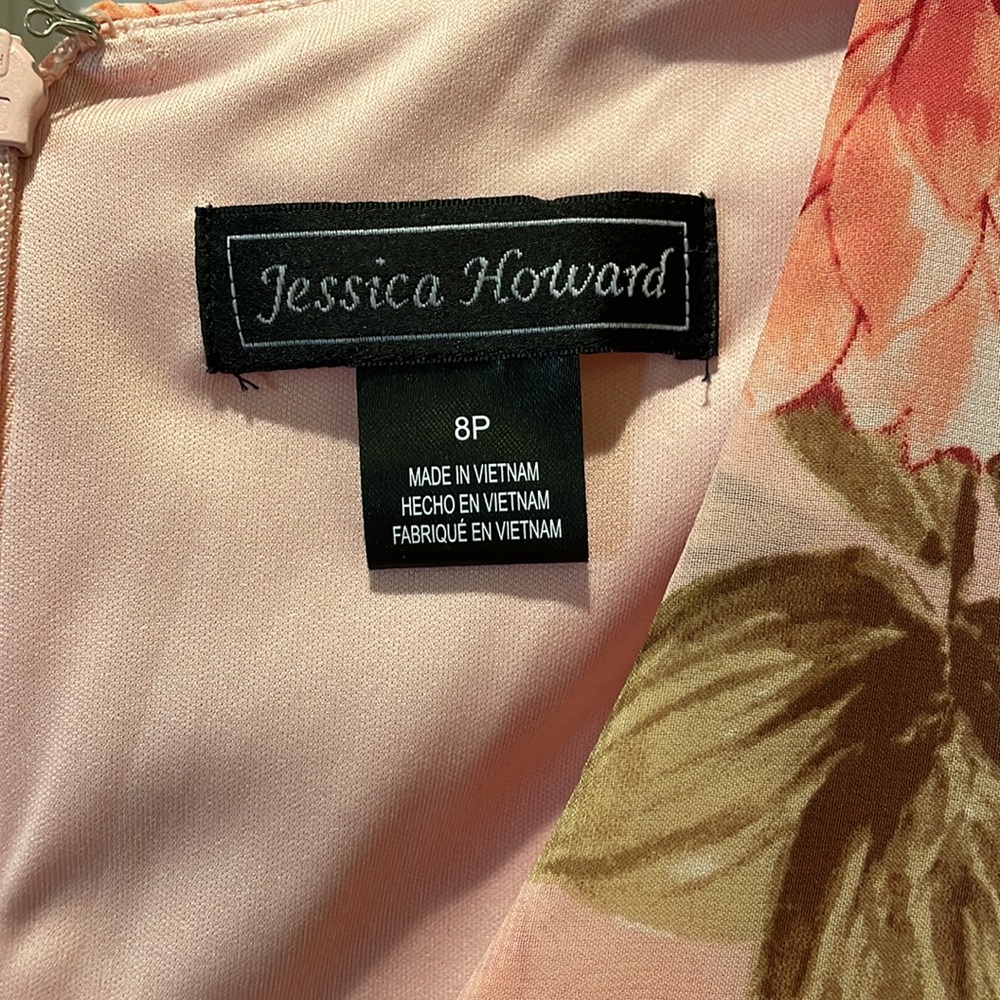 V-neck dress. Ruffle makes flutter sleeves. Tie at waist. - Picture 3 of 6